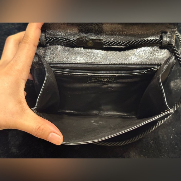 🔶FINAL PRICE DROP🔶 🎀Vintage FENDI crossbody bag🎀 - Picture 6 of 14
